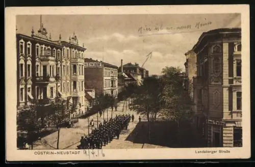 AK Cüstrin-Neustadt, Soldaten in der Landsberger Strasse