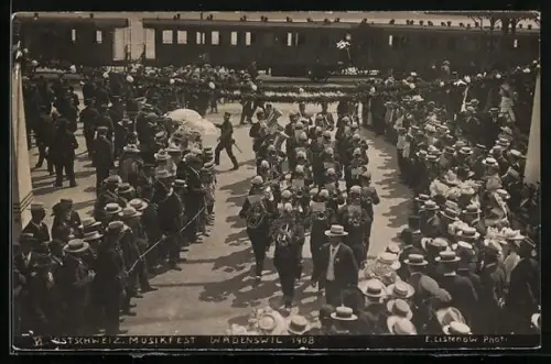 AK Wädenswil, Parade 1908 mit Zuschauern