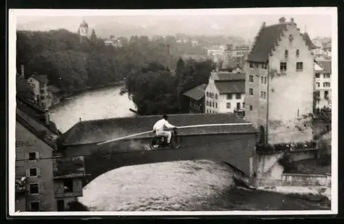 Foto-AK Wettingen, Balanceakt über dem Fluss