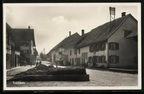 AK Trüllikon, Strassenpartie mit Gasthaus und Post