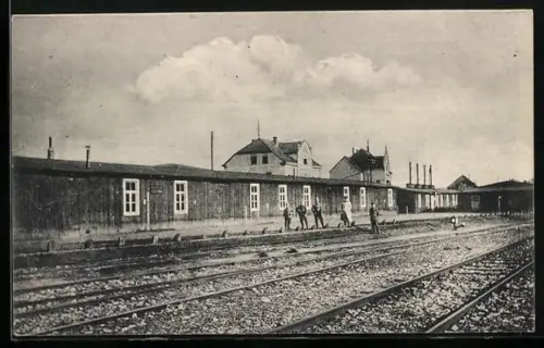 AK Apolda, Soldaten vor der Kriegsverpflegungsanstalt