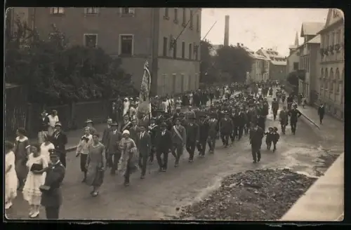 Foto-AK Münchberg, Strassenumzug am 19. Juli 1925