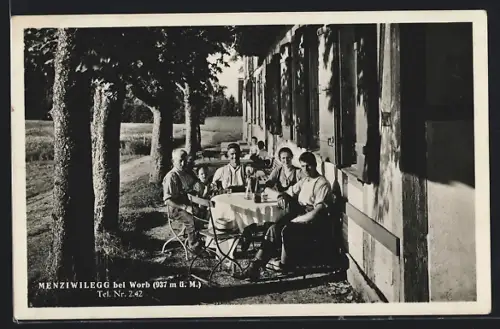 AK Vechigen, Menziwilegg bei Worb, Gasthaus mit Gästen