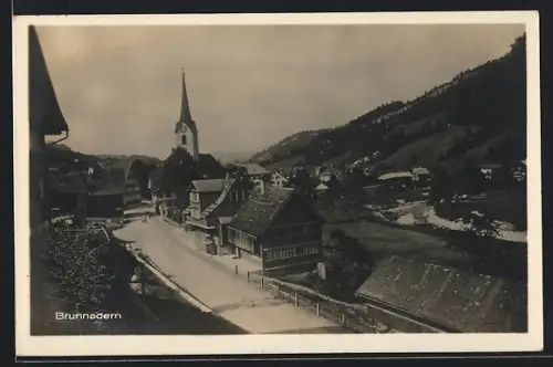 AK Brunnadern, Ortspartie mit Fahrstrasse und Kirche