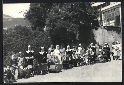 AK Sierre, Institut de Notre-Dame de Lourdes, Départ en promenade des petits infirmes