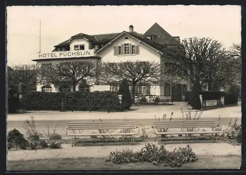 AK Brugg /Aargau, Hotel und Restaurant Füchslin, im Vordergrund Ruhebänke