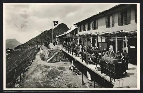 AK Brienz, Rothorn-Kulm, Hotel Brienz-Rothorn-Kulm mit Terrasse und Gästen