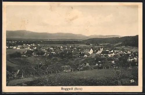 AK Roggwil /Bern, Gesamtansicht von einer Anhöhe aus