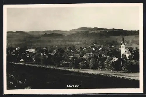 AK Madiswil, Gesamtansicht von einem Feld aus