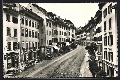 AK Brugg, Strassenpartie mit Geschäften