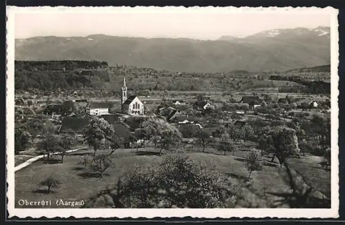 AK Oberrüti, Ortsansicht mit Kirche, Blick zum Gebirge