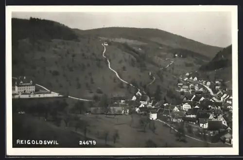 AK Reigoldswil, Ortstotale mit Blick auf die Berge