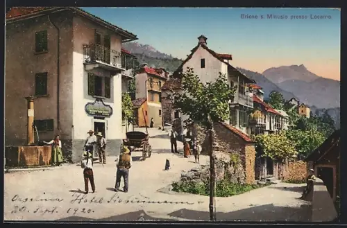 AK Brione, Ortsansicht mit Strassenpartie und Alpenblick