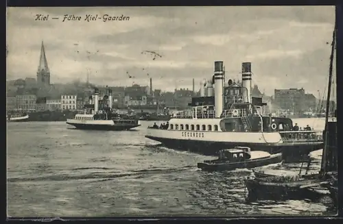 AK Kiel, Fähren Primus und Secundus der Linie Kiel-Garden mit Kiel im Hintergrund