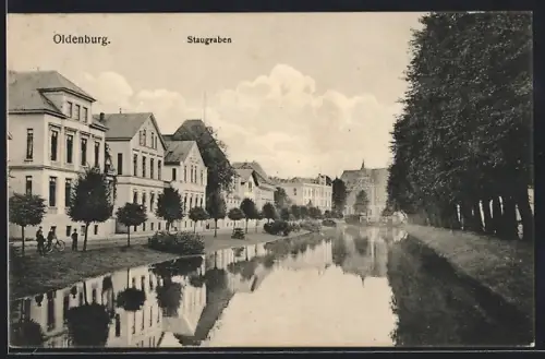 AK Oldenburg / Gr., Radfahrer am Staugraben, Staugrabenstrasse