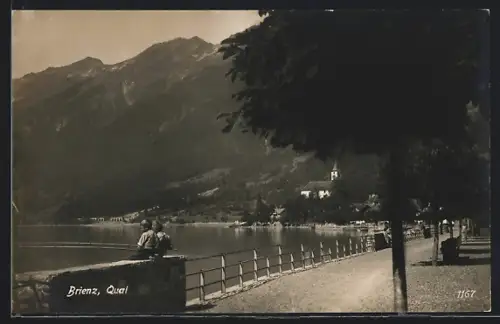 AK Brienz, Jungen angeln am Quai