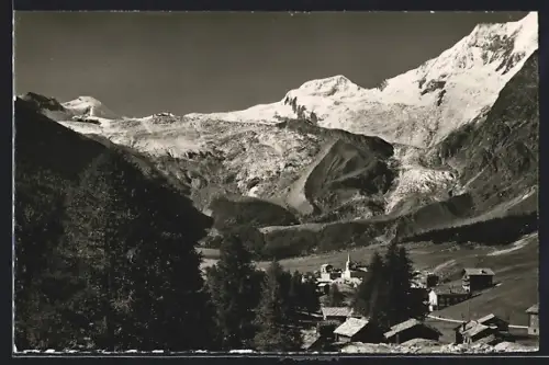 AK Saas-Fee, Ortspartie mit Allalinhorn, Alphubel und Täschhorn