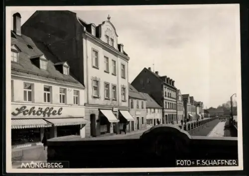 Foto-AK Münchberg, Lindenstrasse mit Geschäften Schöffel, Rantz, Lebensmittel Laden und Frisör