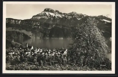 AK Gersau, Gesamtansicht mit Gewässer und Bergpanorama