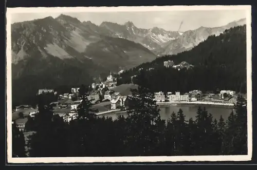 AK Arosa, Obersee, Gesamtansicht mit Dorfkirche