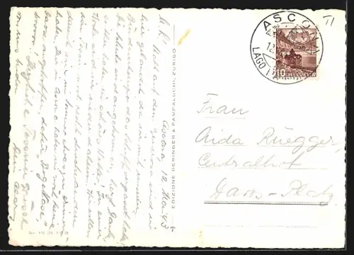 AK Ascona, Teilansicht mit Metzgerei Orelli, im Vordergrund traditionelle Boote