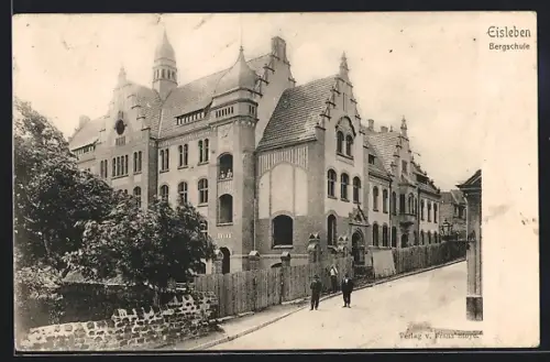 AK Eisleben, Bergschule mit Strasse