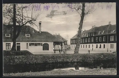 AK Schleissheim b. München, Kgl. b. Flieger-Corps-Kasernen, Flugzeug