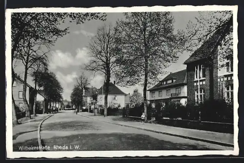 AK Rheda i. W., Wilhelmstrasse, Strassenansicht, Wohnhäuser