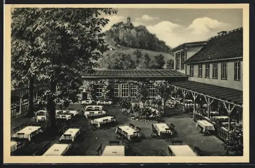 AK Bad Blankenburg /Thür. Wald, Hotel Goldener Löwe, Inh. Erwin Höland, Biergarten mit Burg