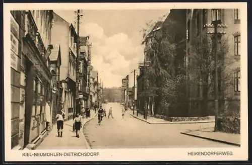 AK Kiel-Neumühlen-Dietrichsdorf, Heikendorferweg, Strassenpartie