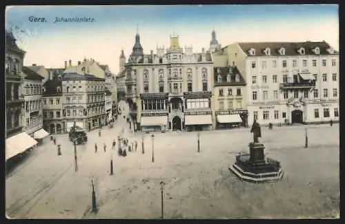 AK Gera, Johannisplatz mit Geschäften und Denkmal