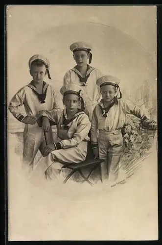 AK Kronprinz Wilhelm von Preussen mit gleichaltrigen Kindern in Matrosenanzügen