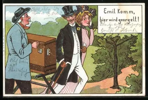 Künstler-AK Elegantes Paar passiert einen Leierkasten-Mann