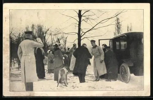 AK Ankunft Ernst August Herzog von Braunschweig mit seiner Gemahlin zur Besichtigung der Sanitätshunde