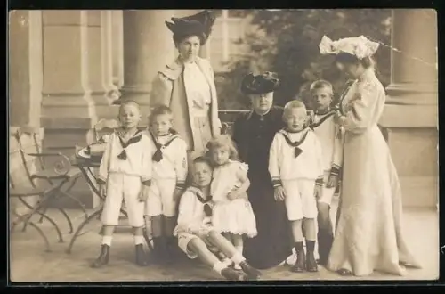AK Familienfoto mit Grossfürstin Wera von Russland