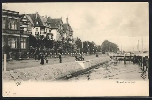 AK Kiel, Strandpromenade mit Häuserreihe und Passanten