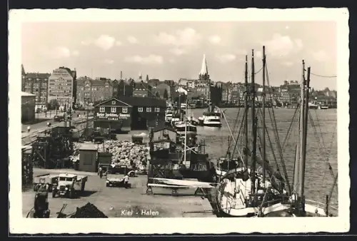 AK Kiel, Schiffe am Quai im Hafen