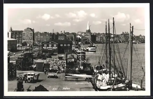 AK Kiel, Hafen-Partie mit Segelschiffen