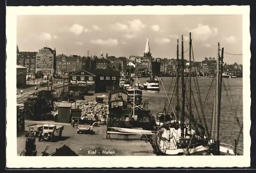 AK Kiel, Schiffe am Quai im Hafen