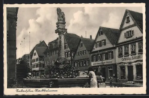 AK Neckarsulm, Marktbrunnen mit Gastwirtschaft und Metzgerei Th. Ohrenberger und Geschäft Gebrüder Susset