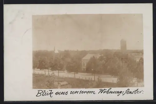 Foto-AK Berlin-Steglitz, Teilansicht mit Bäumen und Kirchtürmen