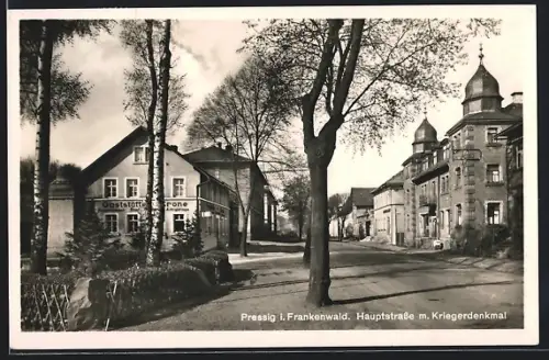 AK Pressig / Frankenwalde, Hauptstrasse mit Kriegerdenkmal