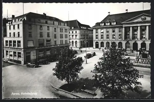 AK Aarau, Bahnhofplatz mit Hotel Aarauerhof und Denkmal