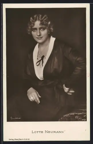 AK Schauspielerin Lotte Neumann in schwarzer Kleidung