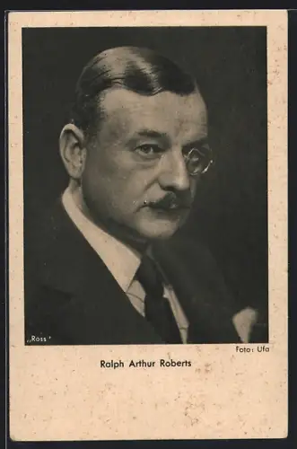 AK Schauspieler Ralph Arthur Roberts mit Monokel posierend