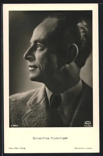 AK Schauspieler Ernst-Fritz Fürbringer im Anzug zur Seite schauend