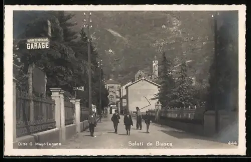 AK Biasca, Strassenpartie mit Touring Club Italiano Garage und Kirche