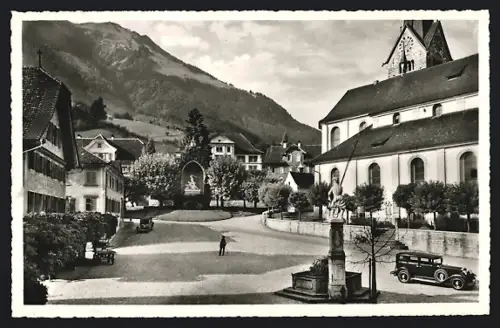 AK Stans, Dorfplatz mit Winkelrieddenkmal und Stanserhorn