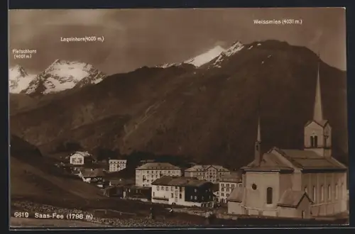 AK Saas-Fee, Kirche mit Weissmies, Laquinhorn und Fletschhorn