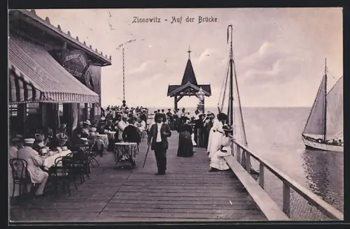 AK Zinnowitz, Seebrücke mit Gästen und Segelboot